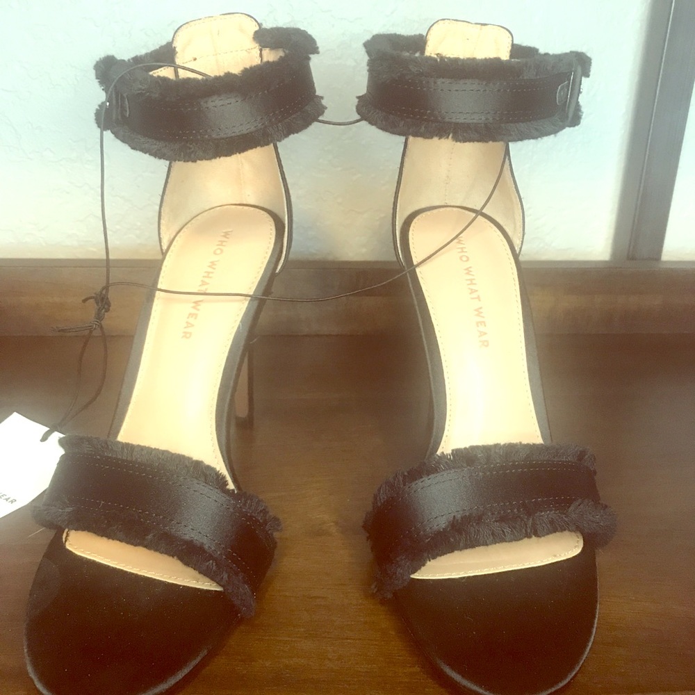 Black ankle strap heels NWOT